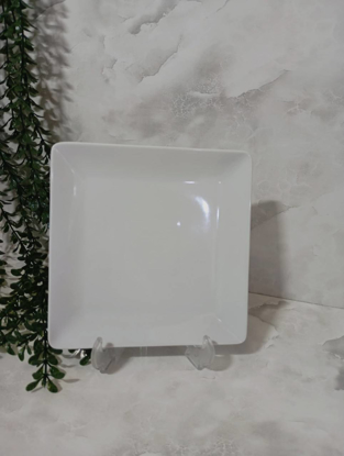 تصویر از پیش دستی فلت سفید