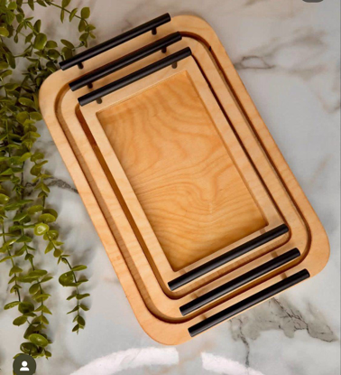 تصویر از سینی مستطیل چوبی دسته فلزی