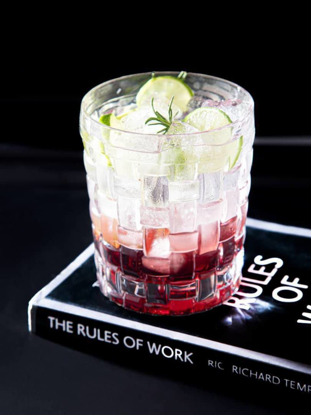 تصویر از لیوان حصیری بلور