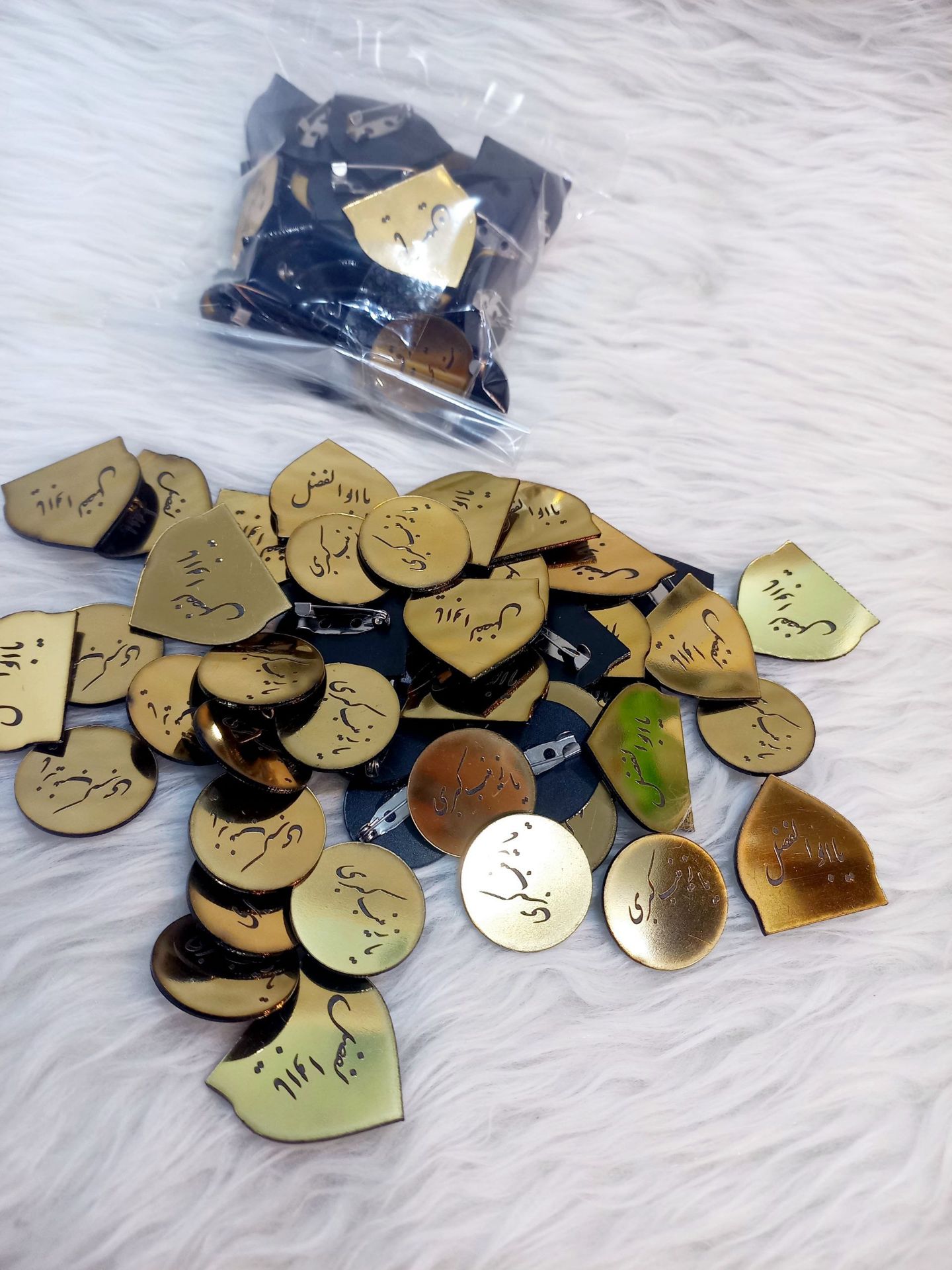 تصویر از سنجاق سینه محرمی